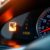 Kontrolka check engine: co oznacza, kolory i kiedy można jechać dalej, a kiedy nie